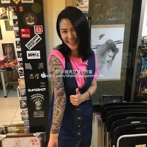 谭维维晒花臂纹身帅爆了,两年磨一臂霸气不羁摇滚