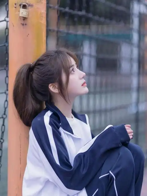 漂亮女孩穿校服的样子好美在那些岁月中这个年纪总是让人难忘