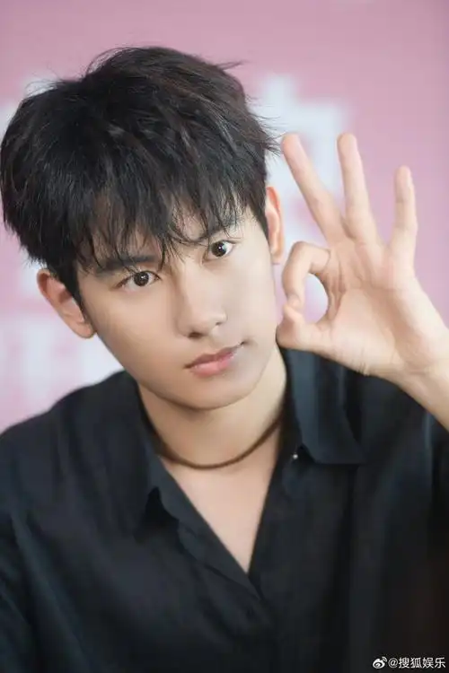 胡先煦说三贵情史满足了所有吻戏幻想##胡先煦瘦身秘籍是傻练##电影