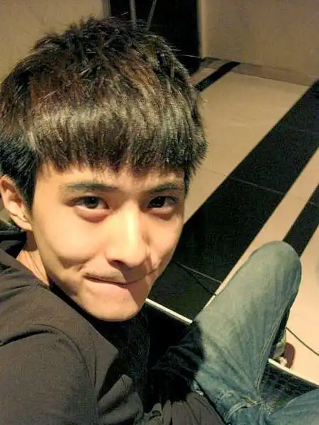 男生生活照片一人多张,19岁男生照片一个人多张-图片大观-奇异网