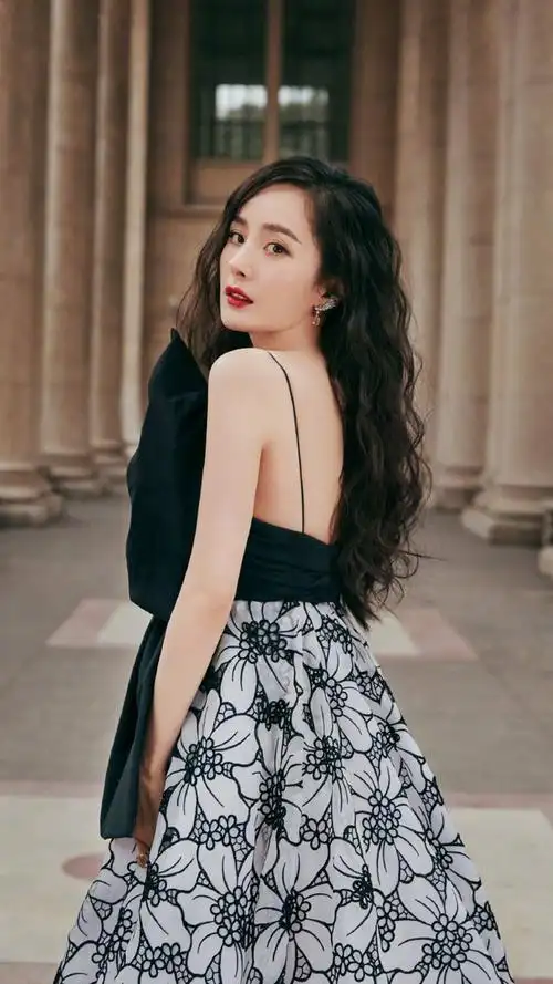 杨幂吊带裙性感写真手机壁纸