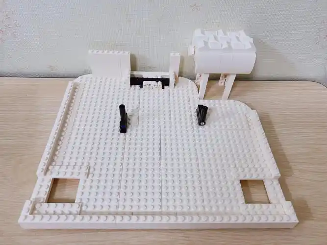 中国积木白色钢琴右划帮我拼好