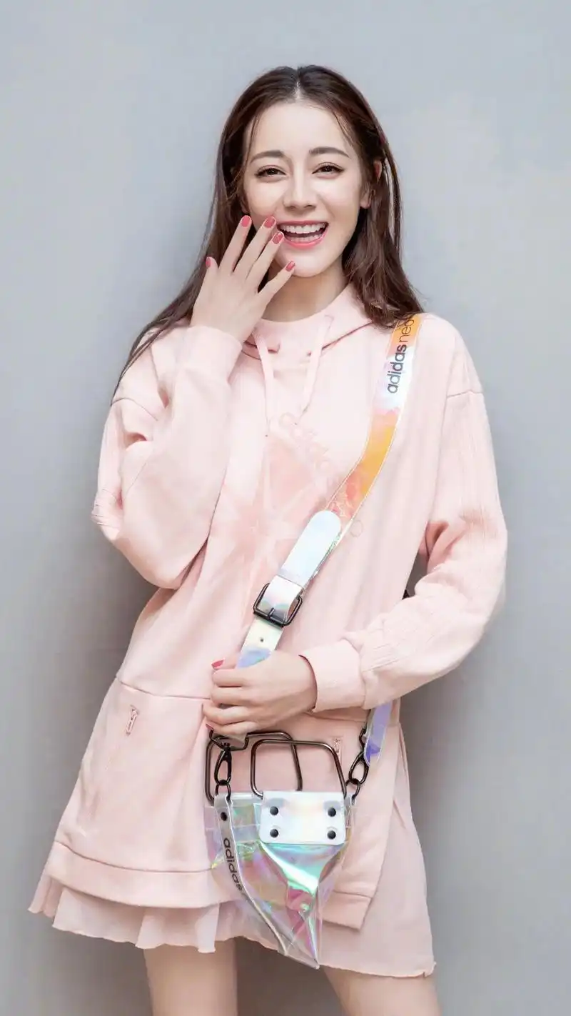 青春版可爱版学院风的迪丽热巴喜欢吗