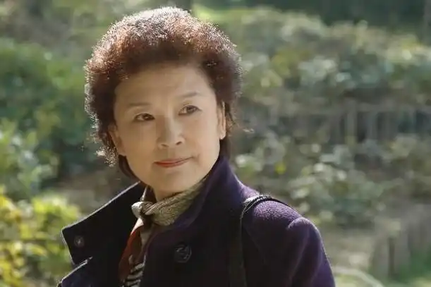 国家一级演员宋春丽,一生无子,却在61岁奶奶般的年纪当了妈妈