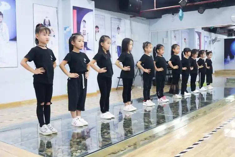 贵阳花溪区儿童模特步培训机构贵阳花溪区少儿模特班一年费用多少