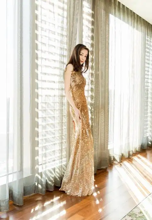 迪丽热巴婚纱照曝光穿公主裙如小仙女霸气坐姿a爆了