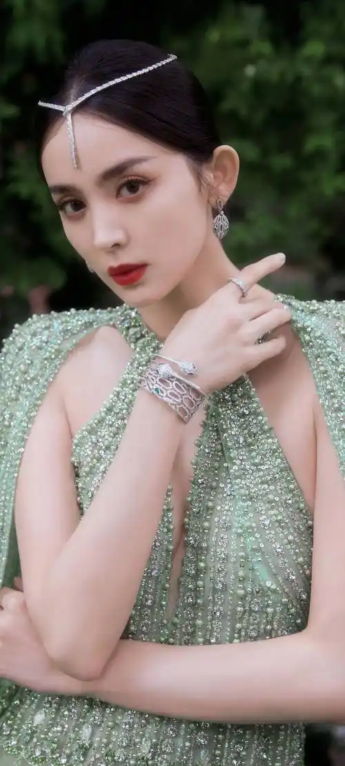 古力娜扎的清凉浅绿穿搭,清新,舒适,时尚,充满了夏天的气息_感觉