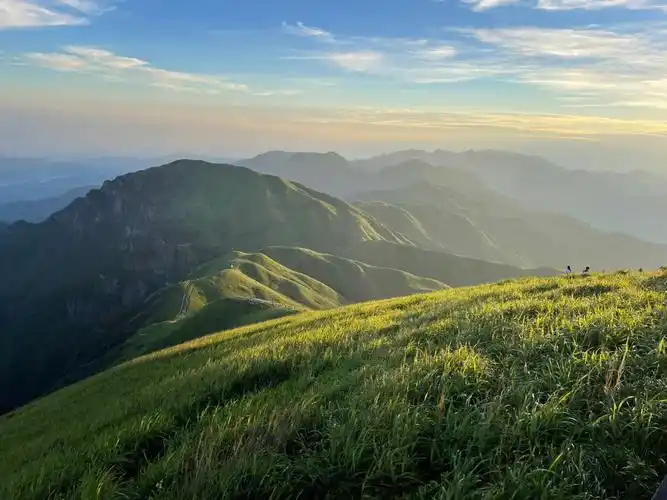 武功山标准游客照
