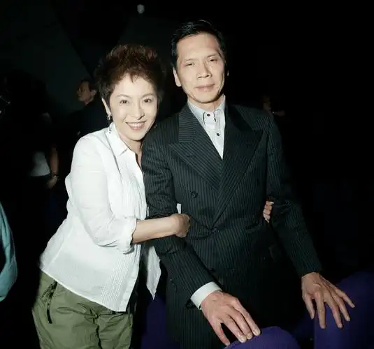 向华强四哥向华荣罕露面!