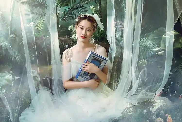 摄影师金和的写真摄影作品《室内森系》