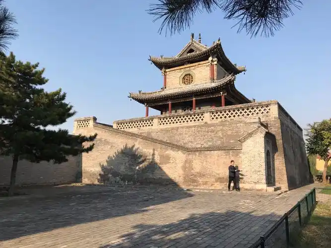 蹬上门楼远眺,上党古城景色历历在目,远山近水尽收眼底.