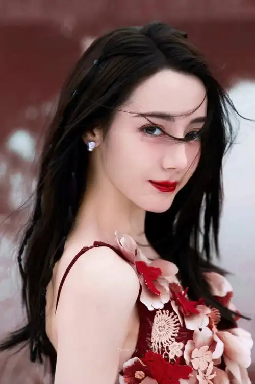 迪丽热巴|榴花燃夏 #迪丽热巴# 676767 - 堆糖,美图壁纸兴趣