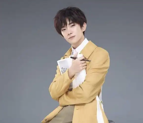 服了易烊千玺成名后努力找寻儿时玩伴阿深真的只为相互鼓励