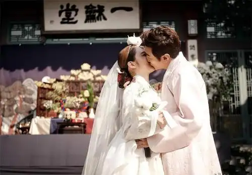 蔡琳高梓淇正式离婚,一年前曾曝出,微博露痕迹,网友态度很淡定