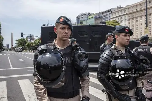 阿根廷首都爆发大规模反g20示威 防暴警察提前封锁道路严阵以待