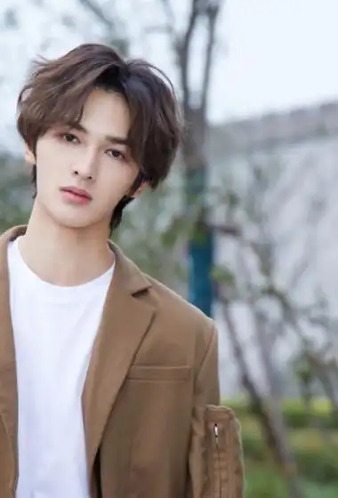 朱正廷时尚穿搭帅气写真图片1012