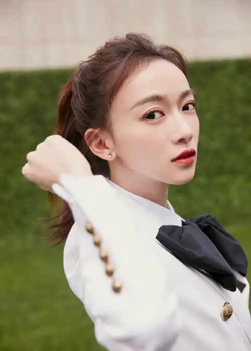 吴谨言白色修身西装性感写真115