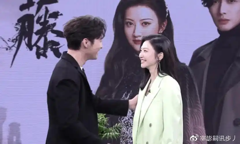 景甜张彬彬合体直播再现司藤秦放按唇杀互动太甜全程姨母笑