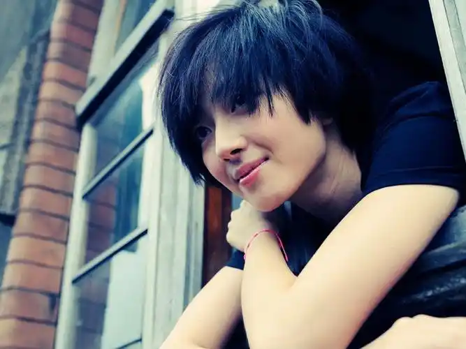 短发美女桂纶镁