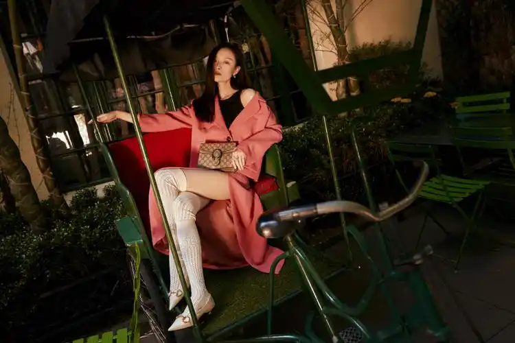 > 倪妮优雅性感街拍写真图片(6/8)