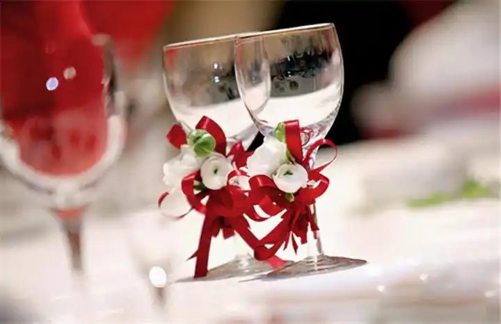 霍建华林心如互喂交杯酒恩爱十足喝交杯酒有什么寓意