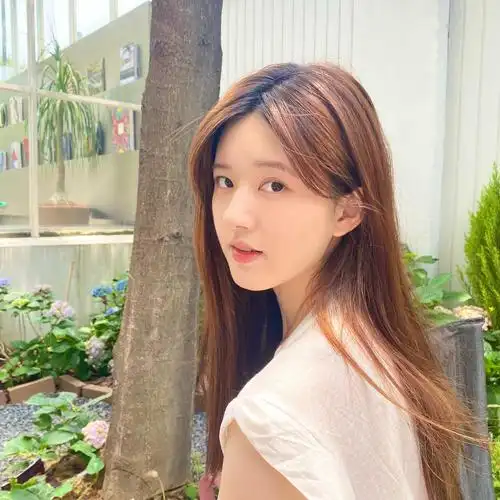 赵露思晒休闲照纤纤细腰大长腿大秀性感好身材