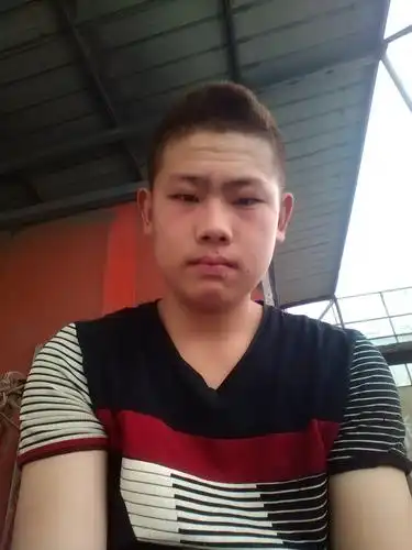 感觉这个男的怎么样?如果可以修整你提个意见比如那那胖了!