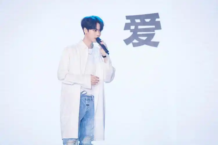 关于林彦俊手机壁纸