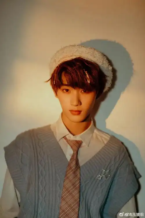 摄影师晒丁程鑫旧照