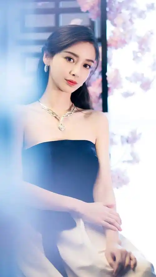 《明星图集》中国内地上海影视女演员杨颖魅力性感写真手机壁纸图片