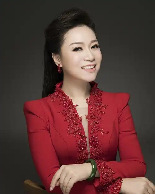 女高音歌手(女高音歌手罗菲)