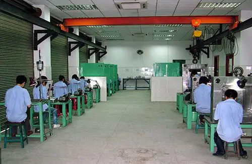 看看贵华模具是怎么样对钨钢硬质合金模具进行抛光的