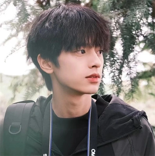 男生韩式微分碎盖 女生眼中的男友发型
