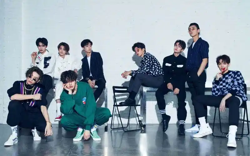 百分之九少年就是nine percent九人男团,这是100个少年通过《偶像练习