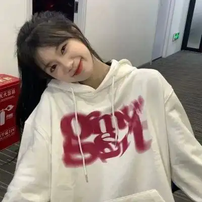 笑起来很治愈的小清新甜妹头像