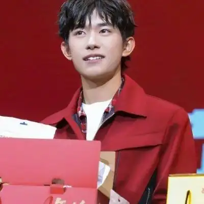 最新qq头像易烊千玺头像帅气大全易烊千玺生日头像精选