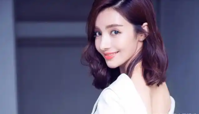 麦迪娜即便非科班出身但是努力终能铸就真正的演员