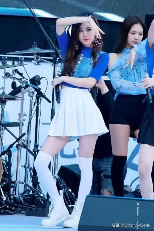 韩女团4大腿精有一位刻意把腿修短