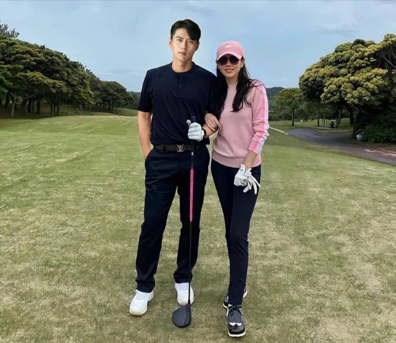 孙艺珍与陌生男子挽手合影举止亲密踢翻了玄彬粉丝的醋瓶