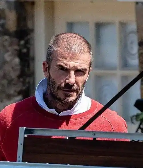 同样40多岁寸头男神,元彬状态如少年发量惊人,而贝克汉姆秃头了_男人