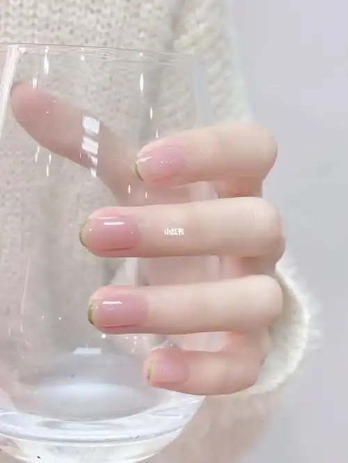 头,感觉一切豆充满了希望·如果你也喜欢绿色,如果你也喜欢简单的美甲