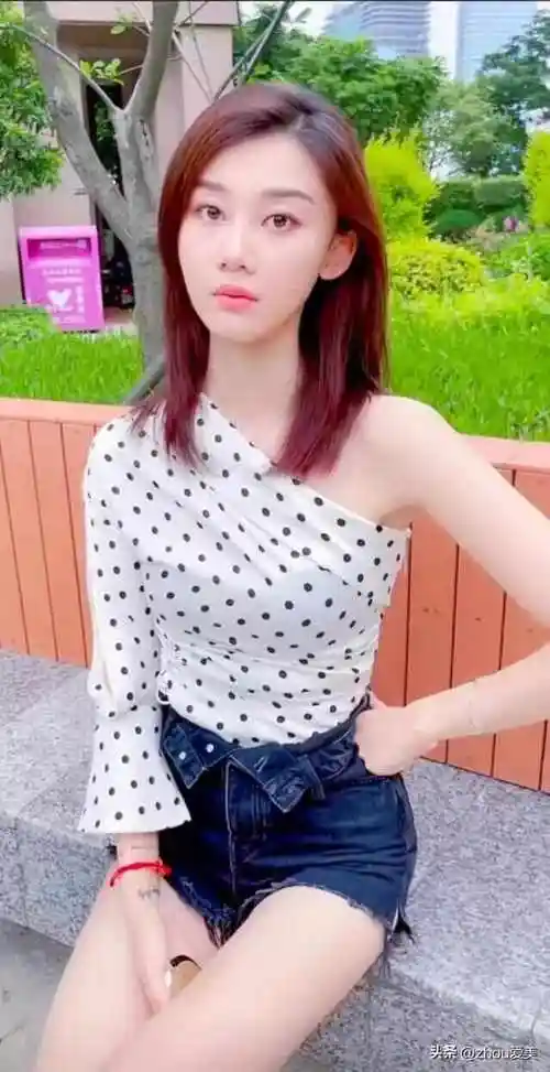 身高180以上的最美网红车模张芮尔,现实中凤毛麟角