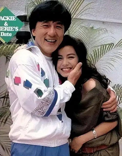 成龙家庭背后的秘密:儿子监狱,女儿乞丐,他究竟做了什么?