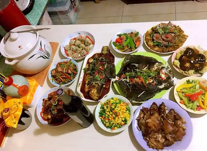 原创村里解封后看看四个家庭的午餐一个比一个丰盛朋友真羡慕