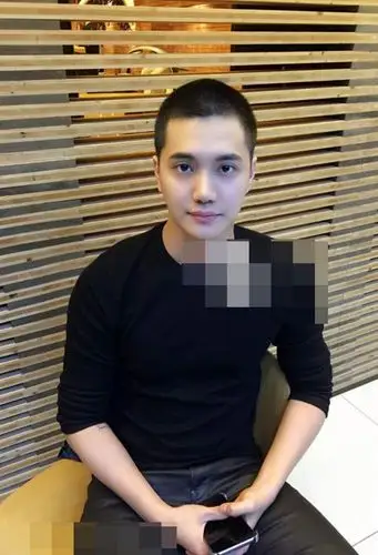 男学生露额头的发型图片 阳光帅气的男生板寸发型