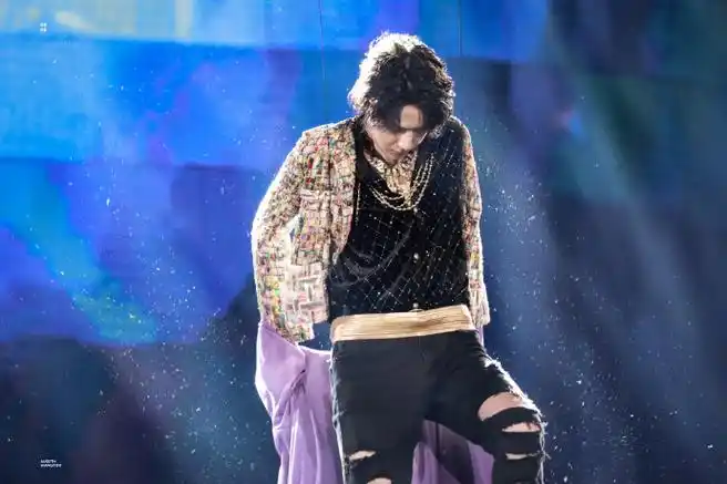 王一博吊威亚后空翻