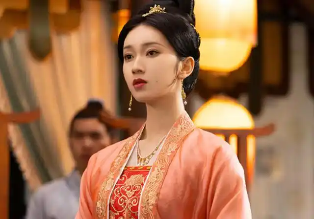 3位女爱豆的古装造型,卿卿日常刘令姿圈粉,长月烬明女三号漂亮