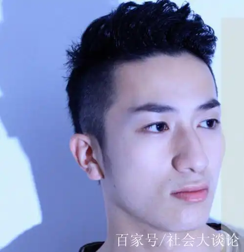 2018男生夏季两边铲青发型,能让你顺利晋升为男神!