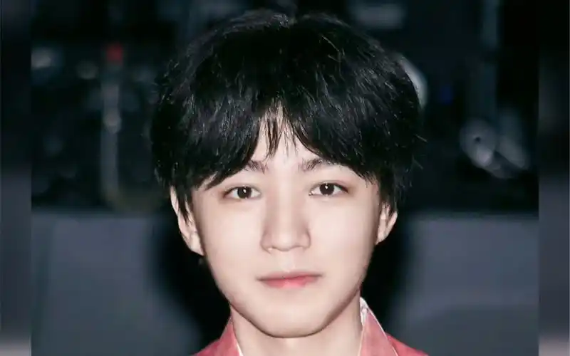 【王俊凯】真的有人素颜生图长这样?平下巴,桃花眼.