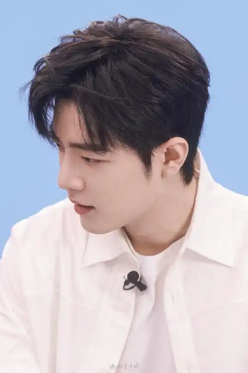 肖战超话好迷人的侧脸06@x玖少年团肖战daytoy#肖战时影#/#肖战玉骨